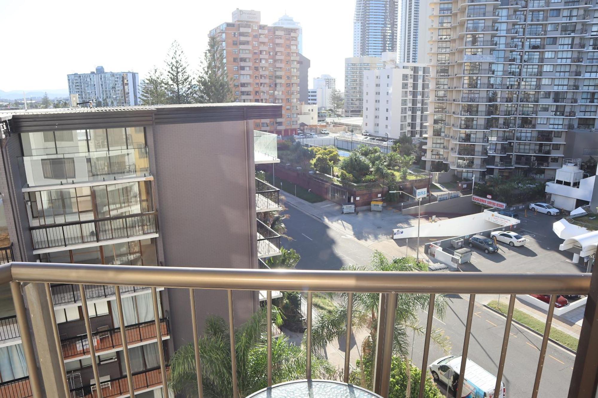 Erika'S Holiday Apartment โกลด์โคสต์ ภายนอก รูปภาพ