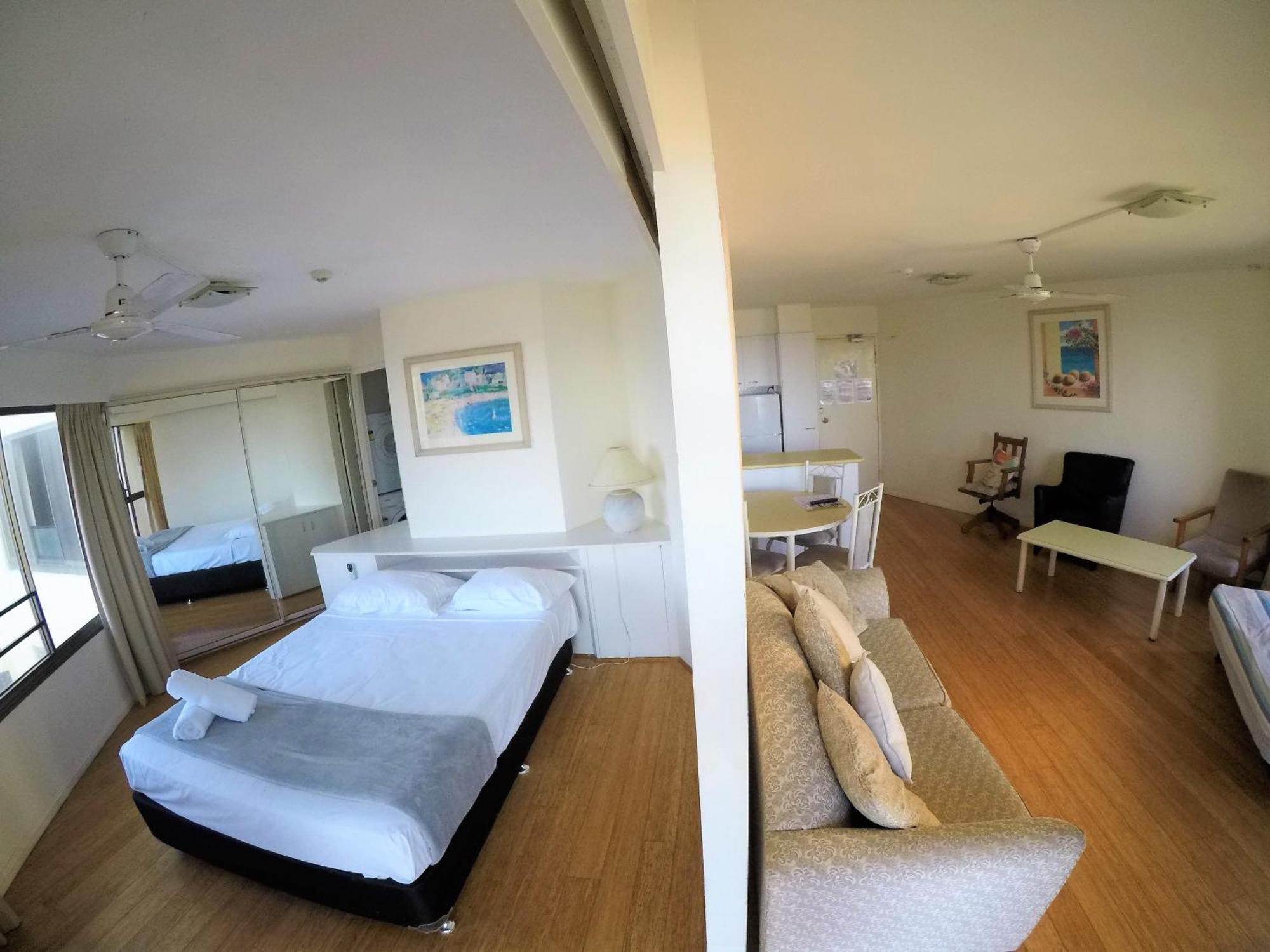 Erika'S Holiday Apartment โกลด์โคสต์ ภายนอก รูปภาพ