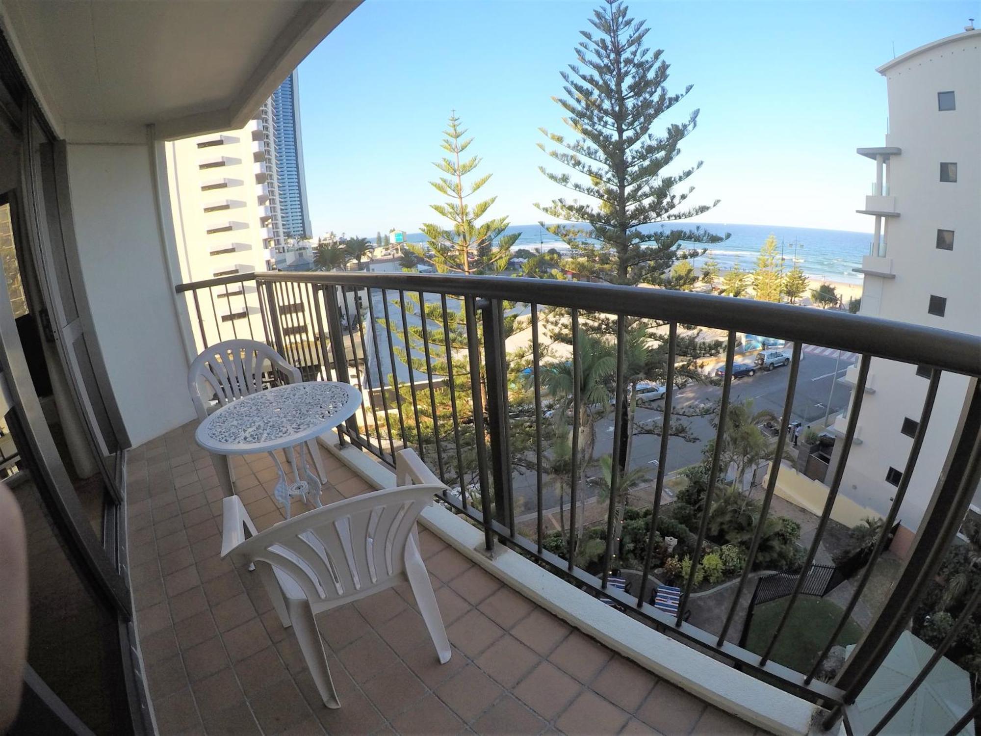 Erika'S Holiday Apartment โกลด์โคสต์ ภายนอก รูปภาพ