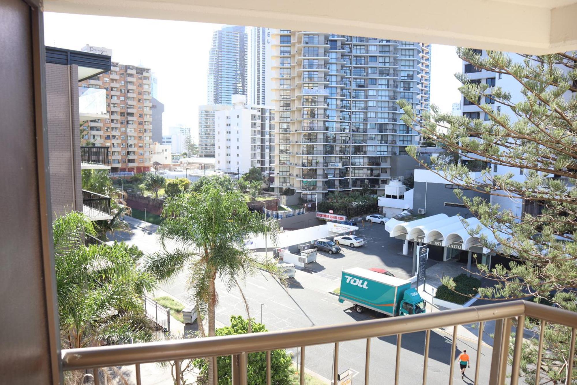 Erika'S Holiday Apartment โกลด์โคสต์ ภายนอก รูปภาพ